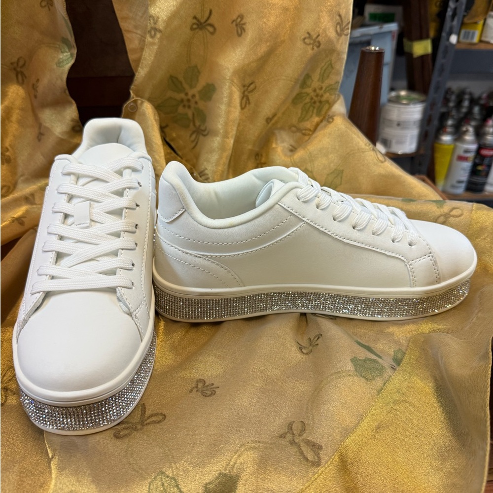 Chic White Sneakers with Sparkling Accents
